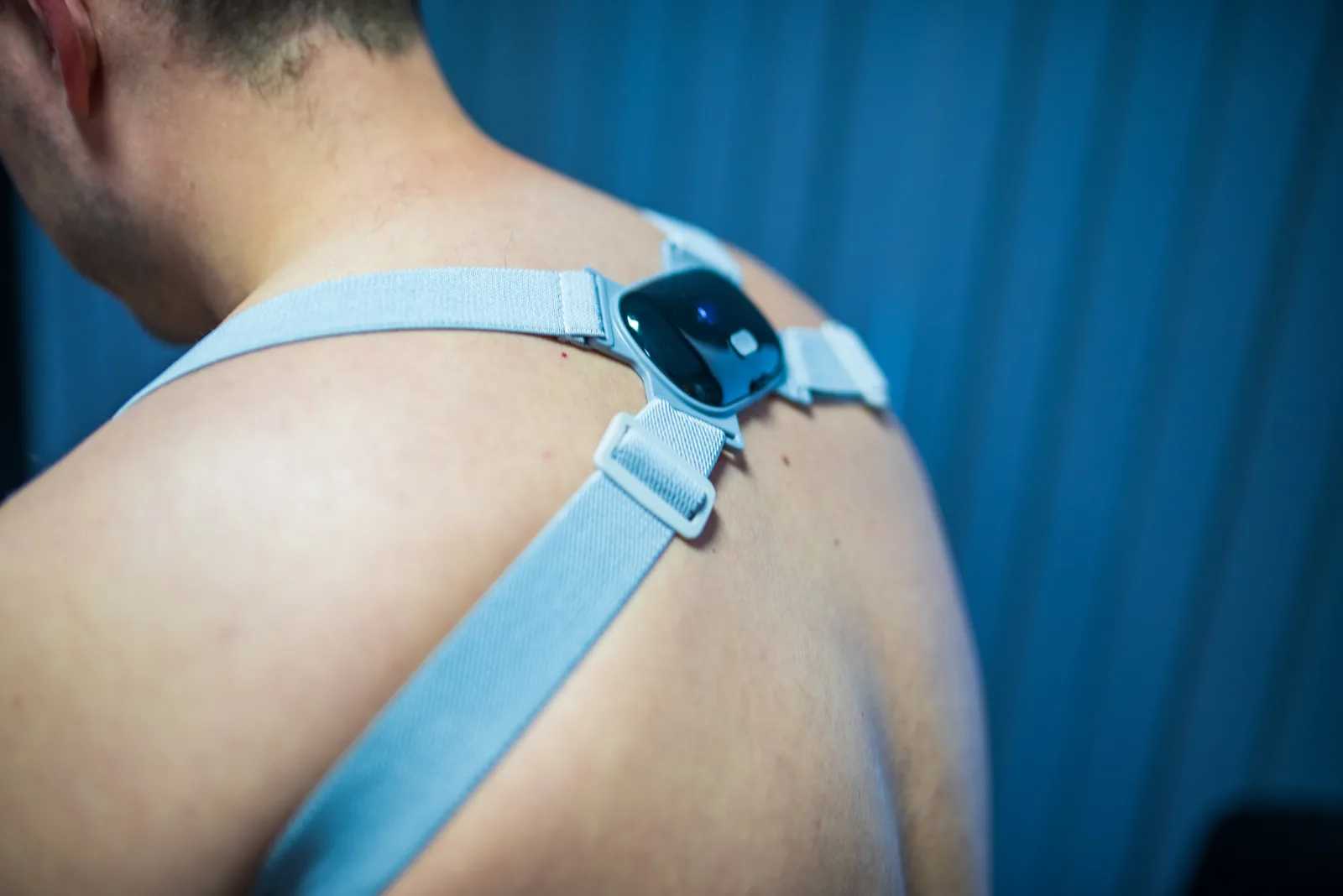 Pametni korektor držanja s vibracijskim podsjetnikom - Slika 25